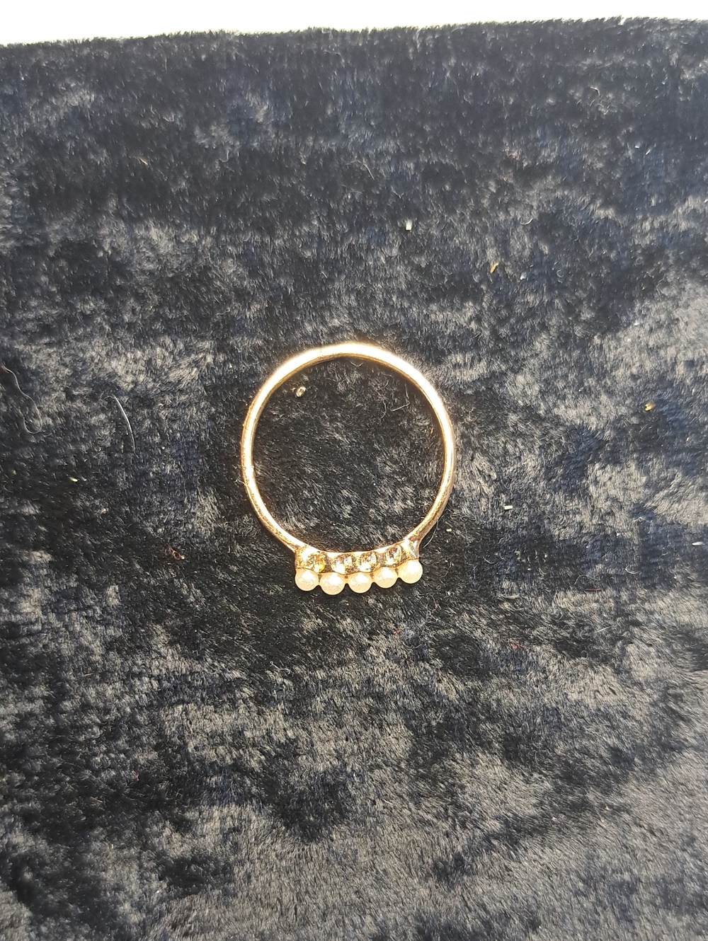 Elegant Gold Women’s Pearl Accent Ring